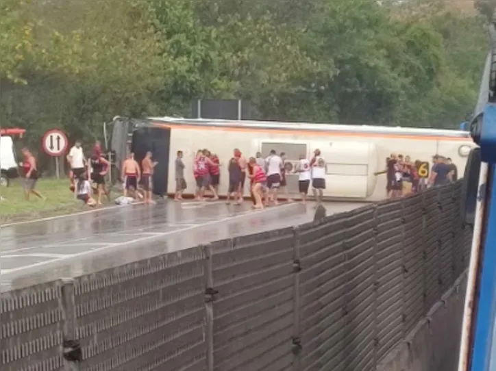 Ônibus que levava torcedores do Flamengo capta em direção à Argentina