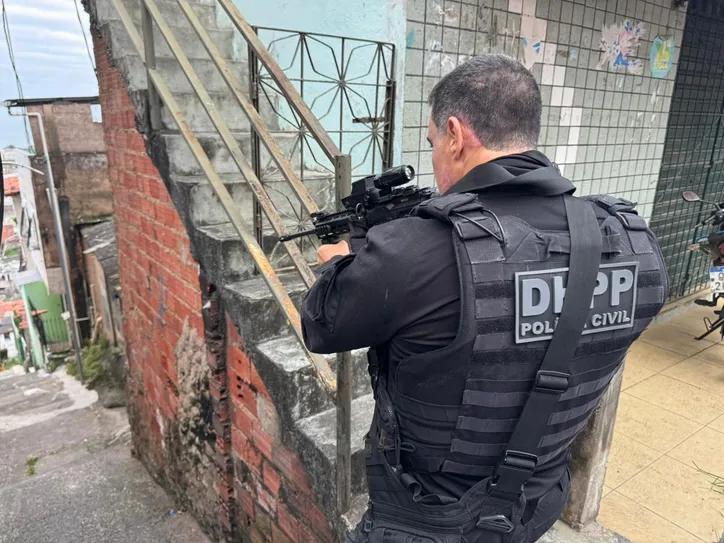 Imagem ilustrativa da imagem Casal líder do CV na Lapinha é alvo de prisão em operação da PC