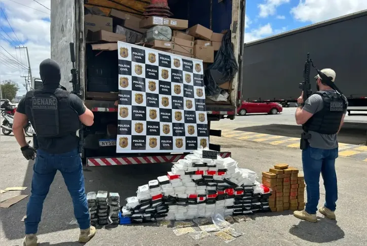 Material estava dentro de caminhão