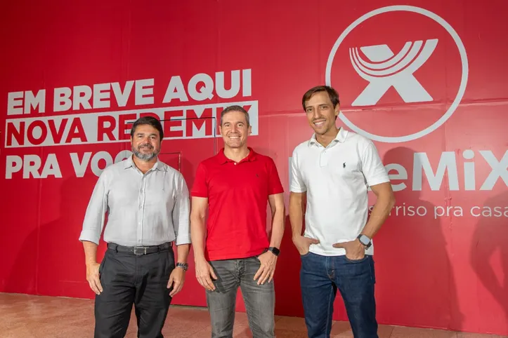 José Luiz Miranda com João Claudio Andrade e Lucas Andrade em anúncio da nova loja