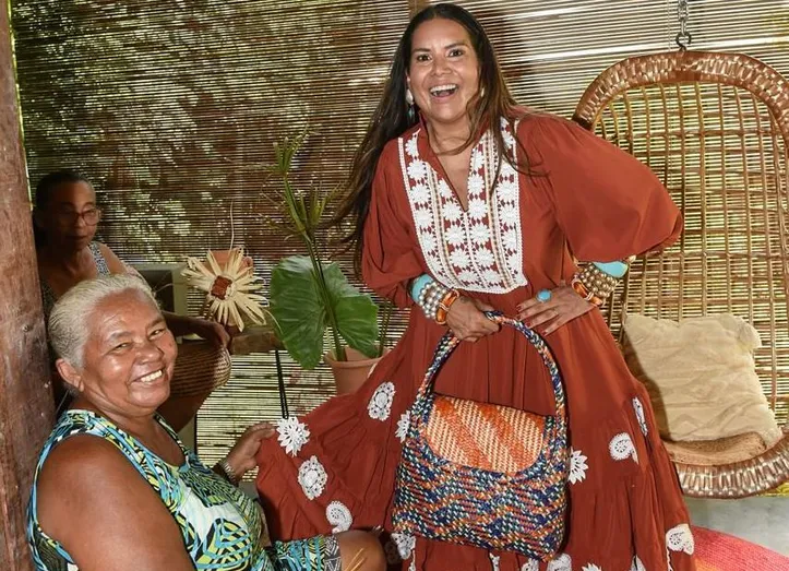 Adriana Régis durante a abertura da mostra “Mãos que Criam”