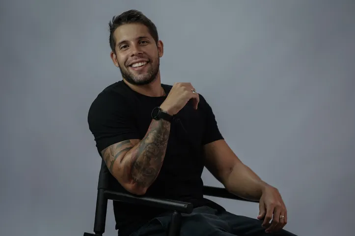 Gabriel Bomfim diz que a presença online pode ser percebida como oportunidade