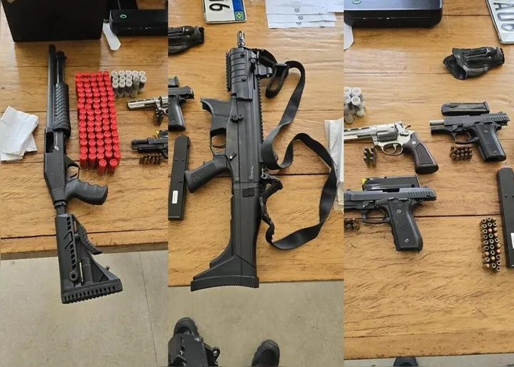 Armas encontradas na residência do Buzeira