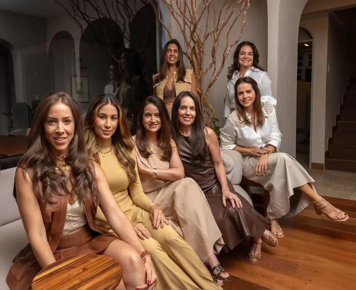 Bianca Cabral, Vanessa Kiki, Fernanda Novis, Eude Brito, Cris Vita, Dani Sá e Sandra Sena celebram dois anos da Casa das 6