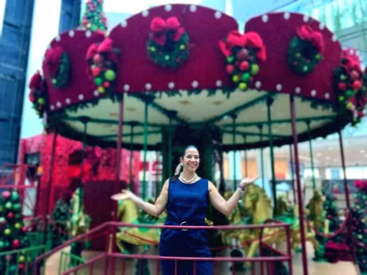 Juliana Brandão  inaugura decoração de Natal do Bela