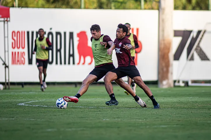 Rúben Rodrigues marcou gol no coletivo desta segunda