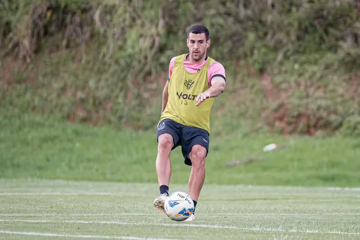 Raúl Cáceres em treino do Vitória