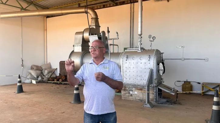 João Cerqueira, dono da Akã Óleos Essenciais, voltou à terra natal após se aposentar
