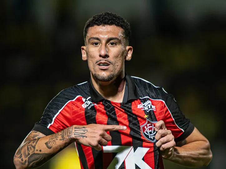 Gabriel Baralhas após marcar gol pelo Vitória