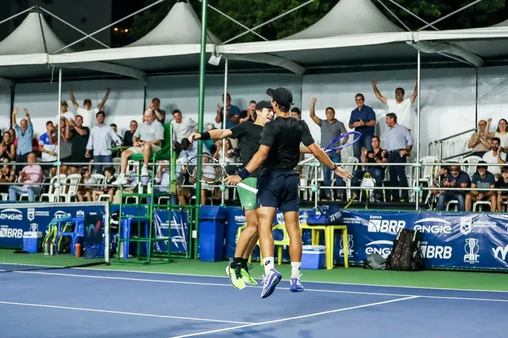 Imagem ilustrativa da imagem Schiessl vence Tsitsipas no M25 de Salvador; baianos surpreendem