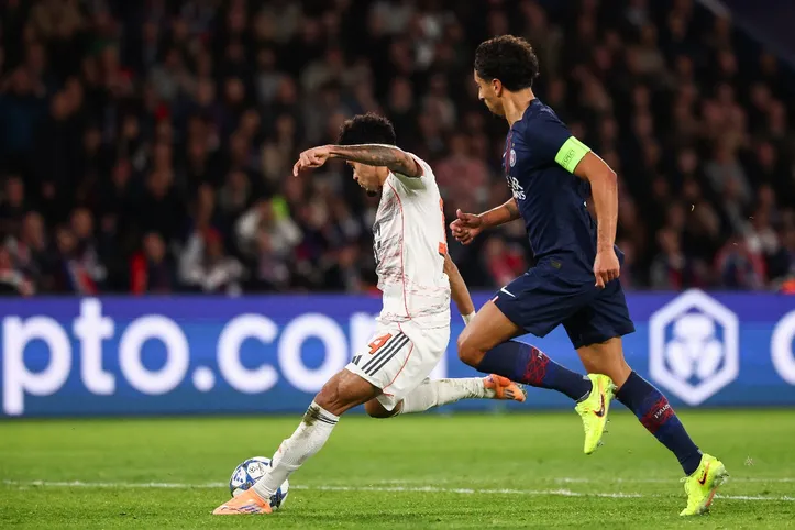 Luis Díaz aproveita falha de Marquinhos e marca para o Bayern