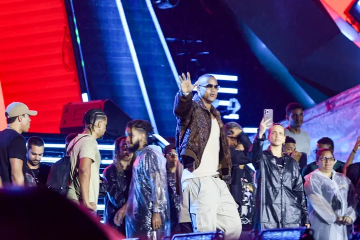 Imagem ilustrativa da imagem Show de Leo Santana é adiado após 4h de atraso