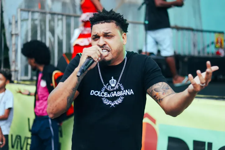 Imagem ilustrativa da imagem Teatro, rap e samba invadem o Alto do Cabrito em festival gratuito