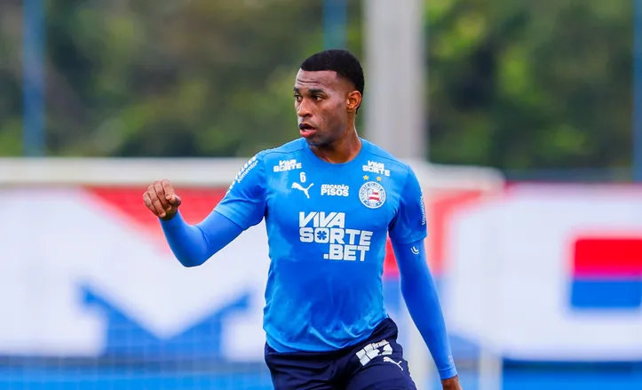 Jean Lucas em campo pelo Bahia em jogo-treino