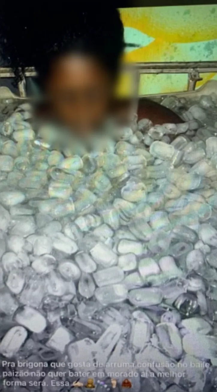 Moradora sendo torturada com gelo pelo CV