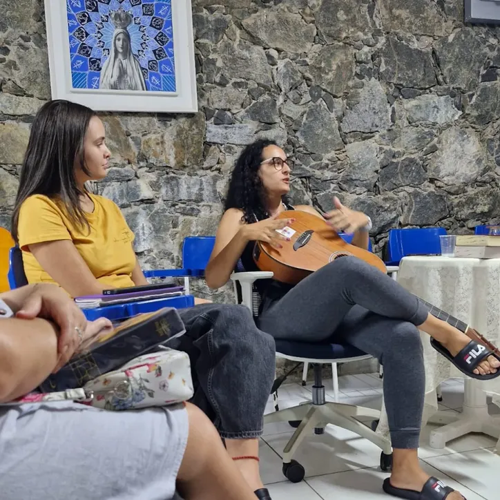 Momento de partilha durante o encontro do Grupo de Diversidade Cristã