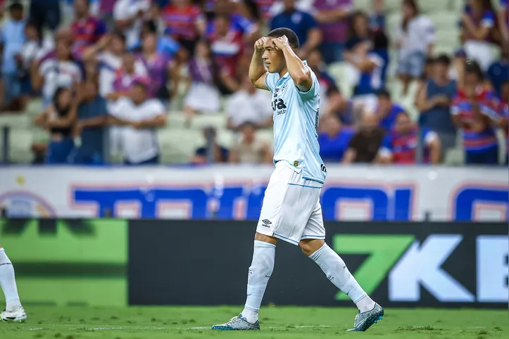 Imagem ilustrativa da imagem VÍDEO: atacante especulado no Bahia marca gol "bizarro" no Brasileirão