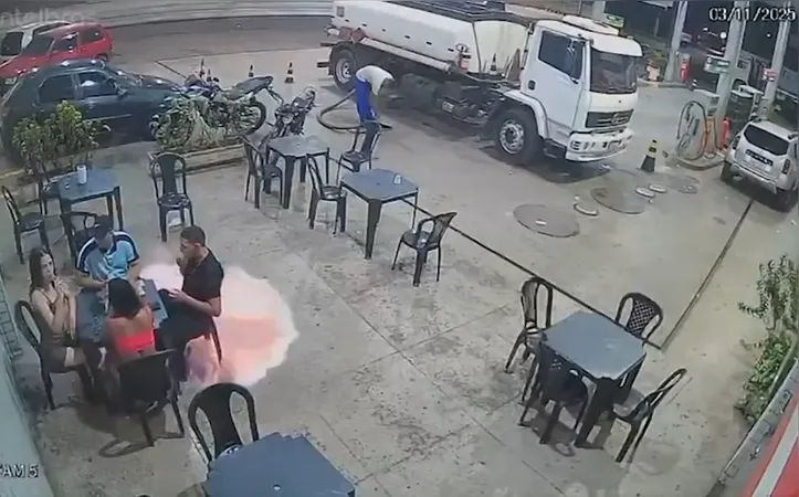 As chamas foram debeladas pelo frentista