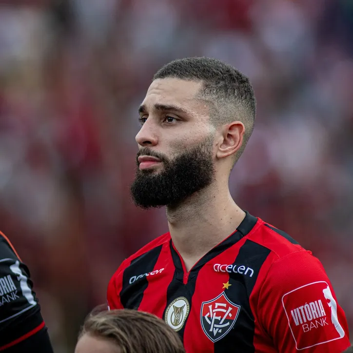 Wagner Leonardo em campo pelo Vitória