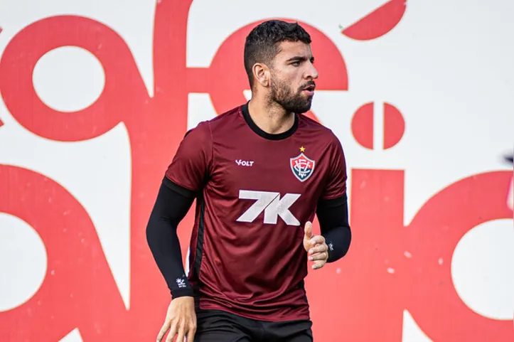 Pepê, volante do Vitória