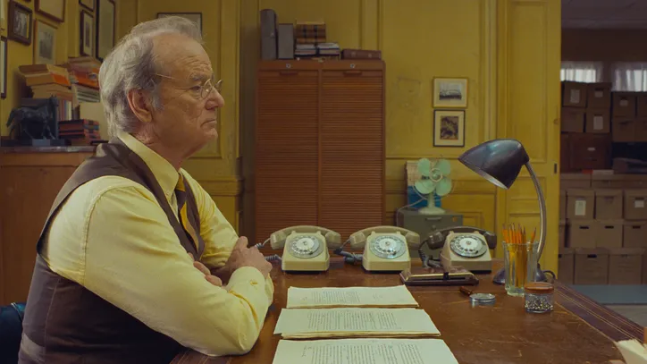 Cena de A Crônica Francesa