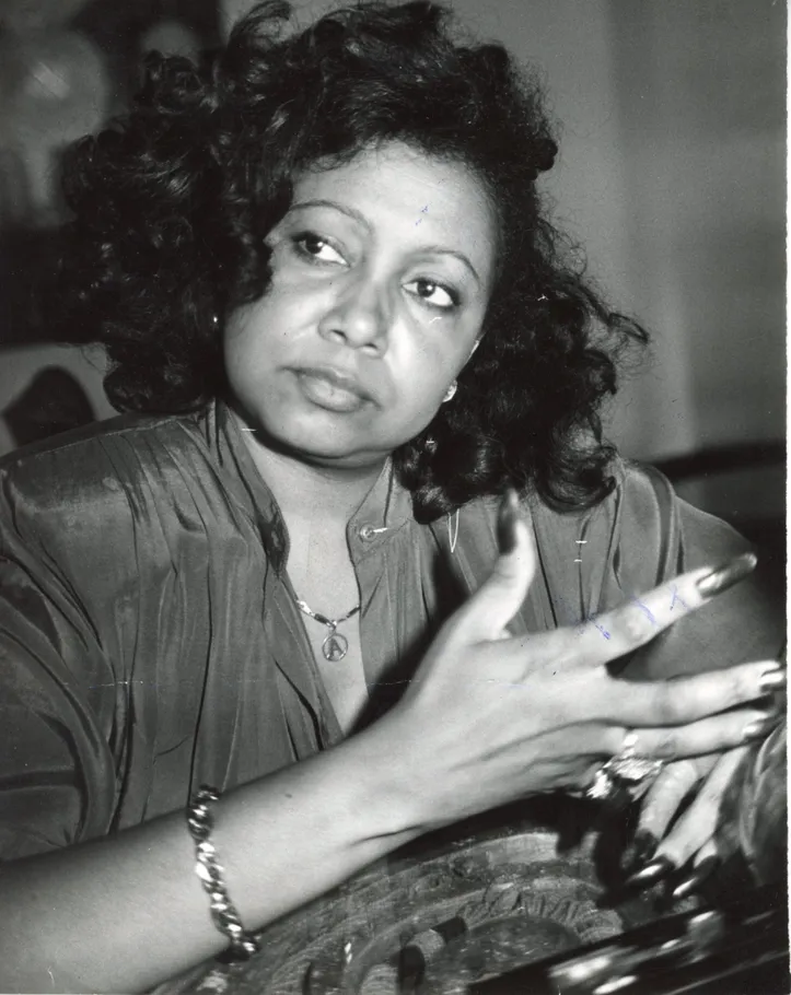 Alcione prestes a se apresnetar no Teatro Maria Bethânia, em 1987