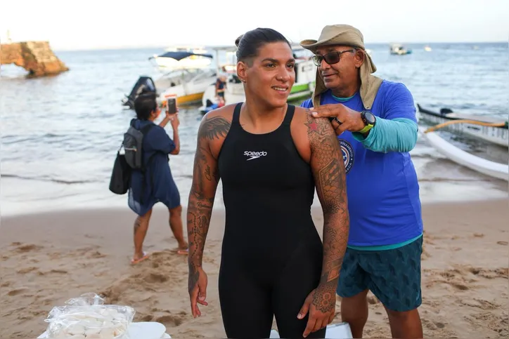 Imagem ilustrativa da imagem Ana Marcela inicia travessia histórica e encara bate-volta inédito