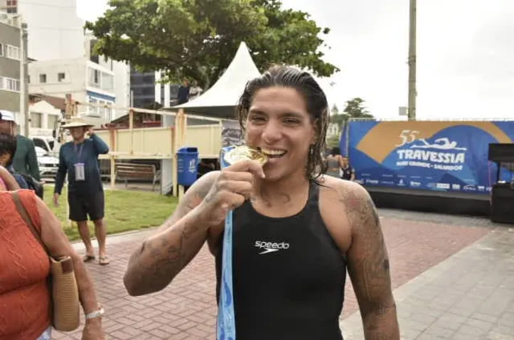 Ana Marcela Cunha na Travessia Mar Grande-Salvador