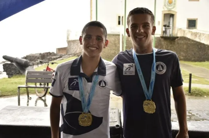 Henrique Figueirinha e Arthur Passos na Travessia Mar Grande Salvador