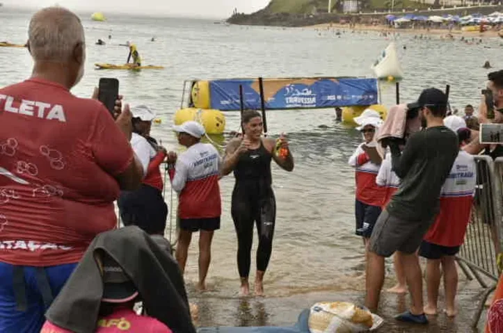 Ana Marcela Cunha na Travessia Mar Grande Salvador