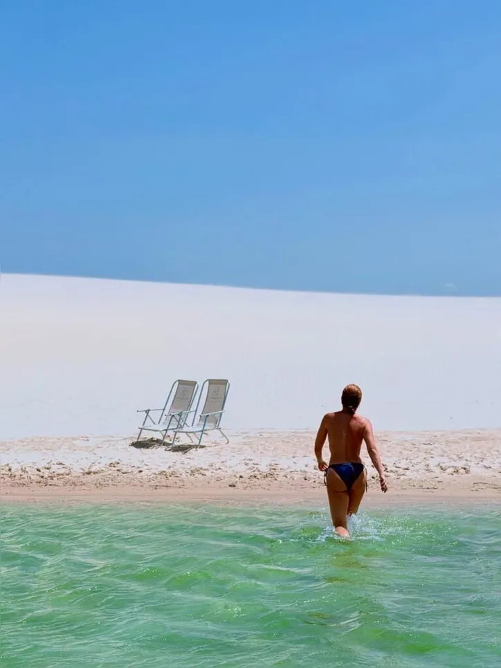 Angélica fez topless nos Lençóis Maranhenses