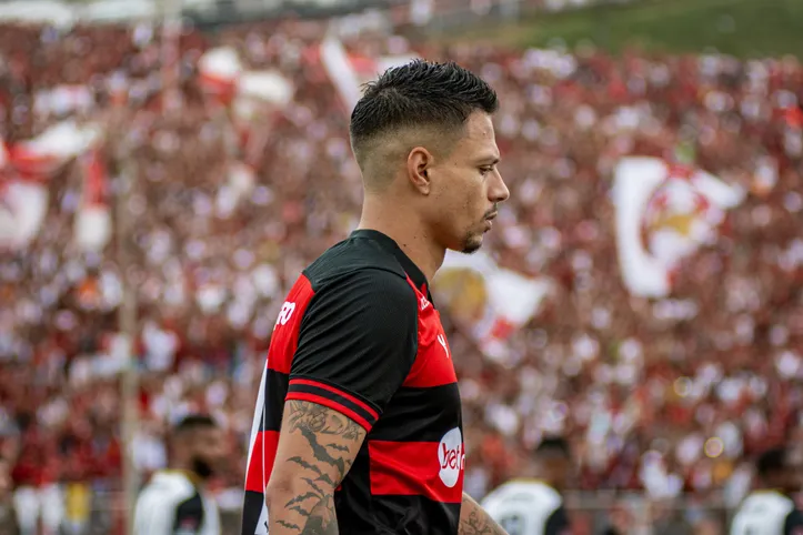 Rafinha em campo pelo Vitória em 2022