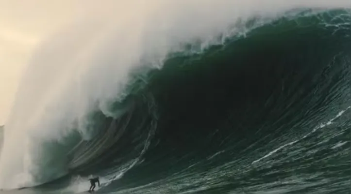 Brasileiro pode assumir posto de maior onda surfada