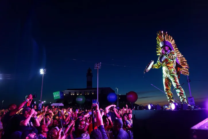 Imagem ilustrativa da imagem Brown, Saulo e mais: Farol da Barra entre em clima de Carnaval com shows