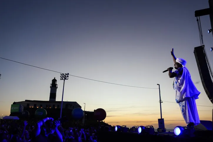 Imagem ilustrativa da imagem Brown, Saulo e mais: Farol da Barra entre em clima de Carnaval com shows