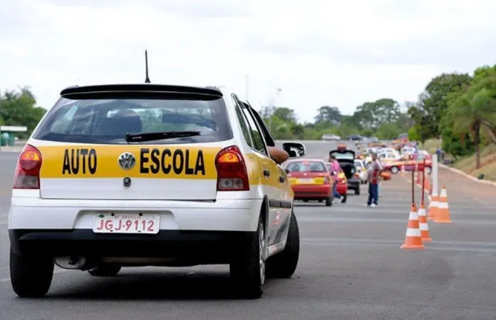 Autoescolas deixarão de ser obrigatórias ainda em 2025