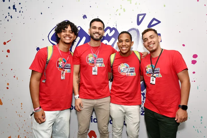 Estudantes e professor de Matemática, Thales Nascimento