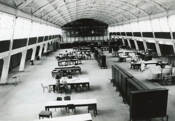 Centro Educacional Carneiro Ribeiro, conhecido como Escola Parque, foi idealizado por Anísio Teixeira, em 1950, e recebeu seu nome em homenagem a Ernesto Carneiro Ribeiro