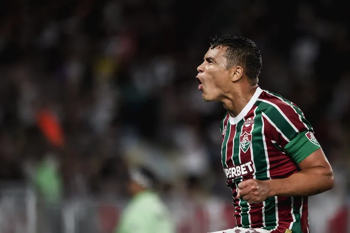 Thiago Silva comemorando o gol que confirmou a eliminação do Bahia e a classificação do Fluminense na Copa do Brasil