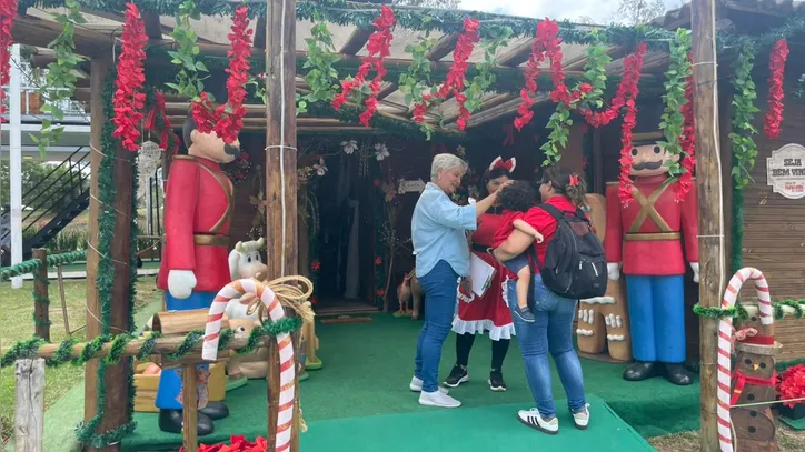 Imagem ilustrativa da imagem Casa do Papai Noel na Fenagro 2025 é ponto de encontro de famílias