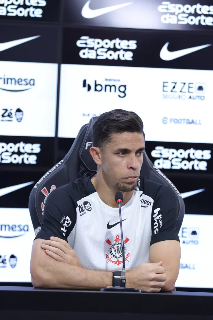 Gabriel Paulista em apresentação oficial no Corinthians