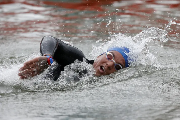 Imagem ilustrativa da imagem De volta às origens: Ana Marcela encara travessia inédita na Baía de Todos os Santos