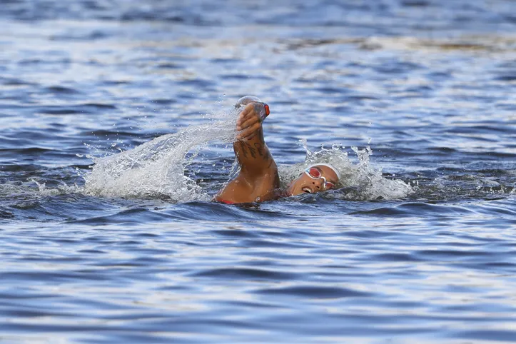Imagem ilustrativa da imagem De volta às origens: Ana Marcela encara desafio na Travessia Mar Grande-Salvador