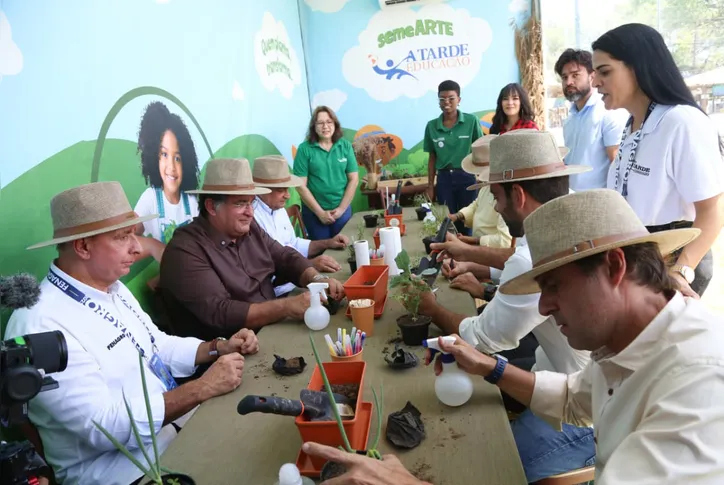 Deputados participam do Espaço Semearte