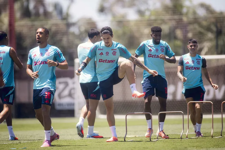 Jogadores do Flamengo em aquecimento