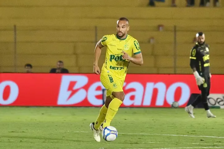 Defensor teve passagem discreta pelo Leão da Barra antes de brilhar no clube paulista