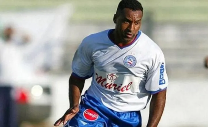 Viola em campo pelo Bahia