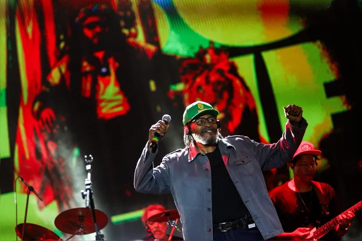 Imagem ilustrativa da imagem Edson Gomes rebate boatos de fim de carreira e celebra conquista