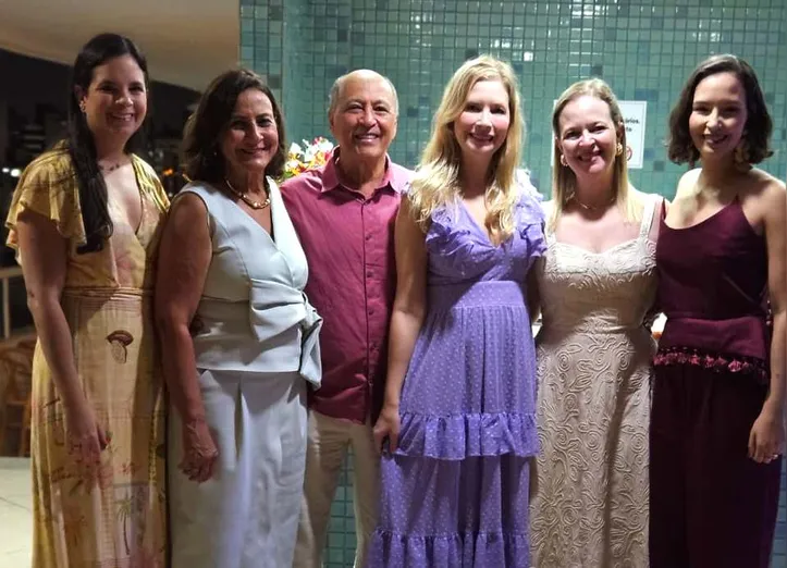 Família reunida para celebrar o aniversário de Teo Alencar