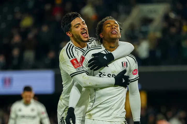 Kelvin comemorando gol pelo Fulham